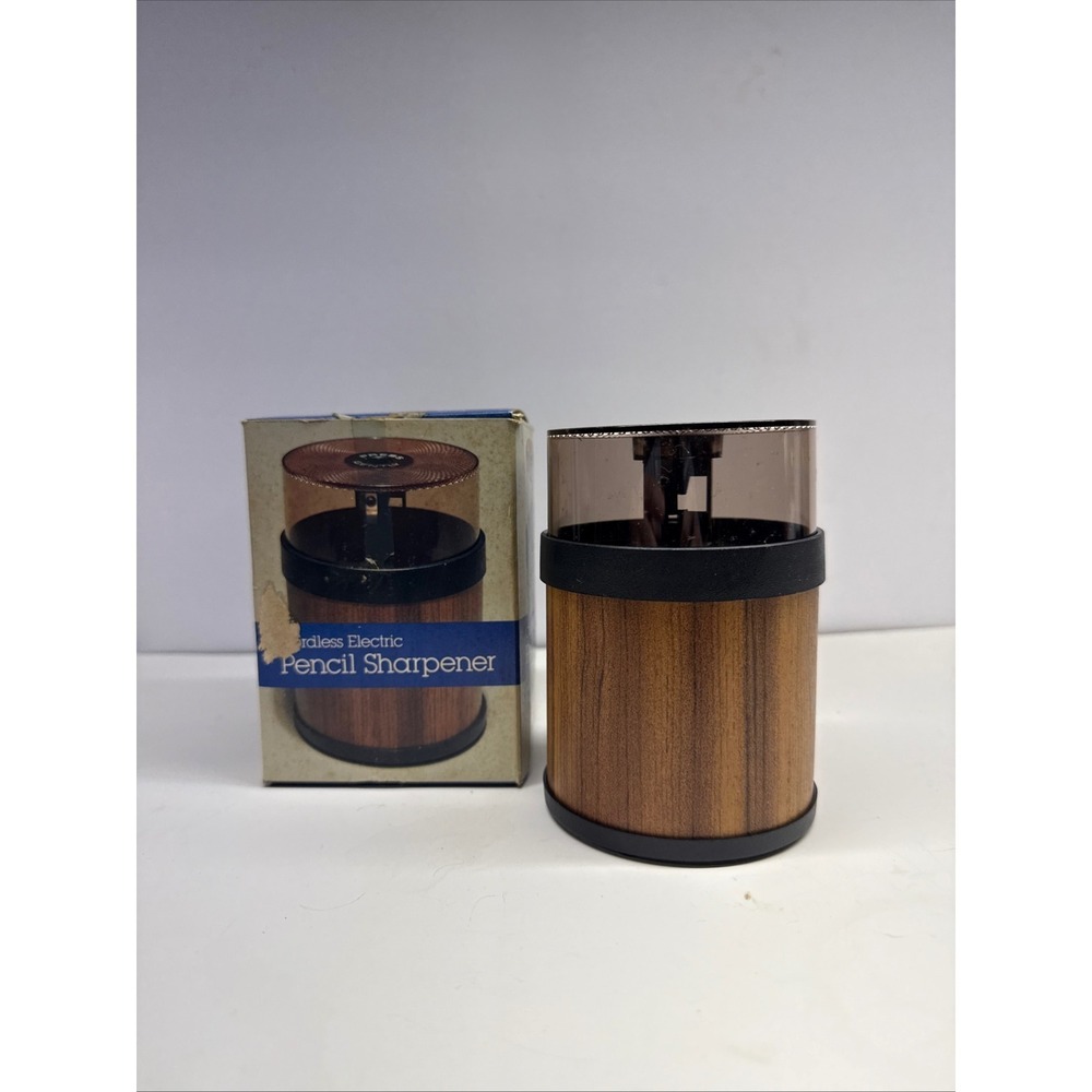 Vintage Cordless Electric Pencil Sharpener Wood Grain Tandy 42-205A